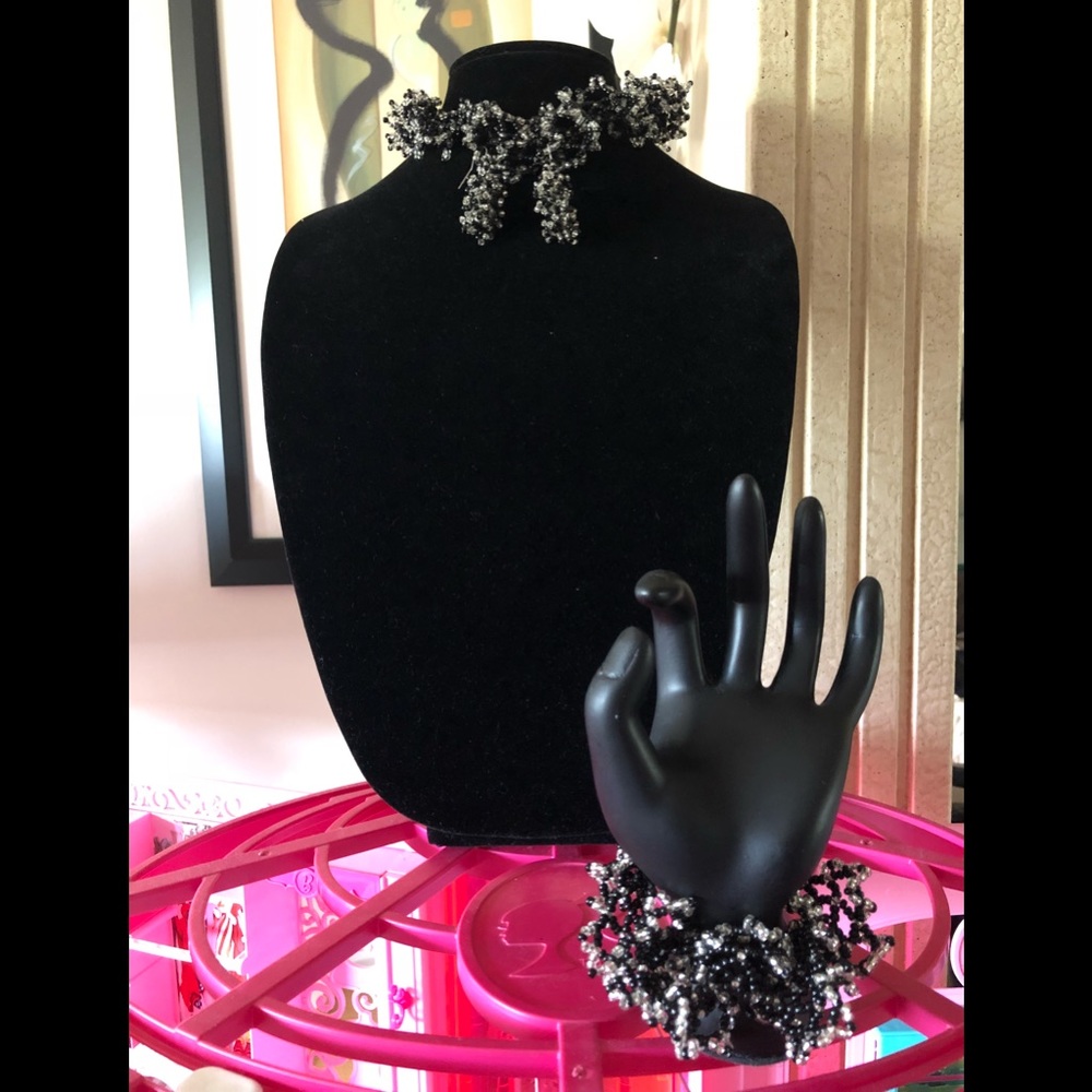 SPIDER CRAWL BEADED NECKLACE.